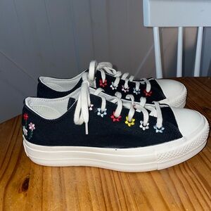 Converse Chuck Taylor All Star Lift Platform Floral Embroidery Low Top Size 8
